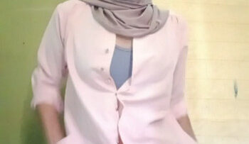 TUDUNG Karyawan Roti Omek Di Kontrakan